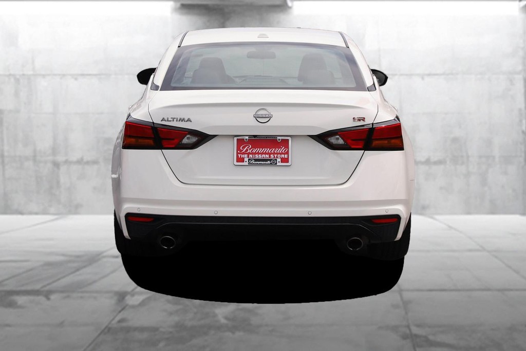 Nissan Altima Vehicle Image 06