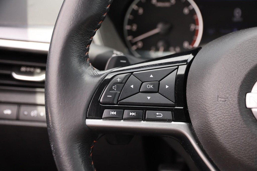 Nissan Altima Vehicle Image 10