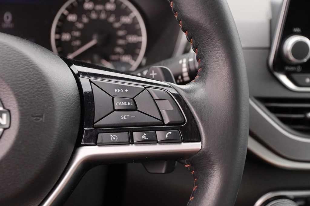 Nissan Altima Vehicle Image 12