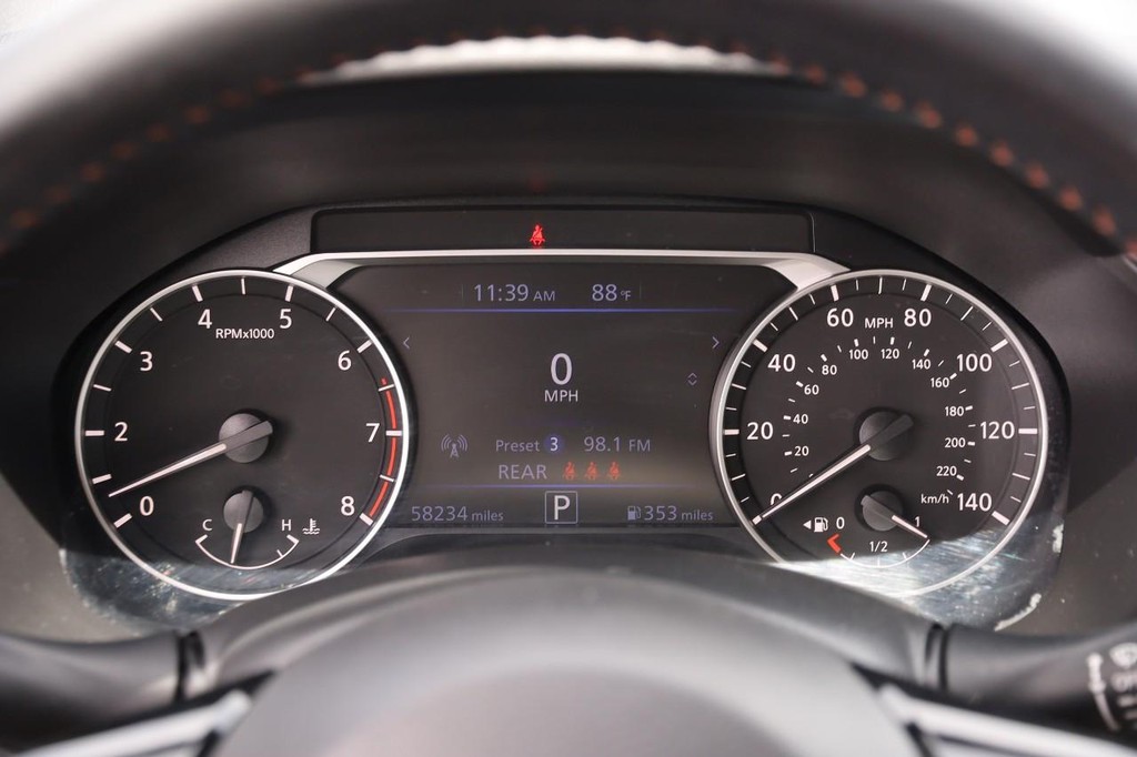 Nissan Altima Vehicle Image 13