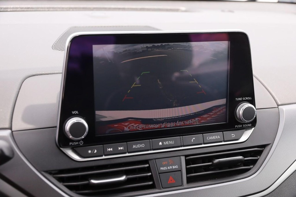 Nissan Altima Vehicle Image 16