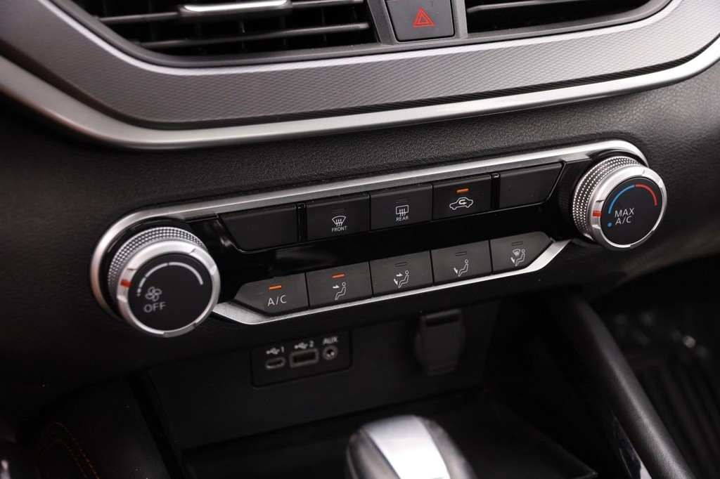 Nissan Altima Vehicle Image 17