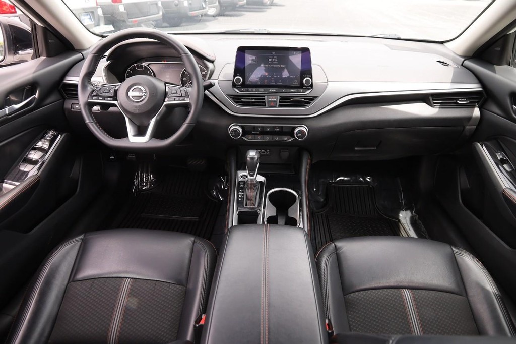 Nissan Altima Vehicle Image 19