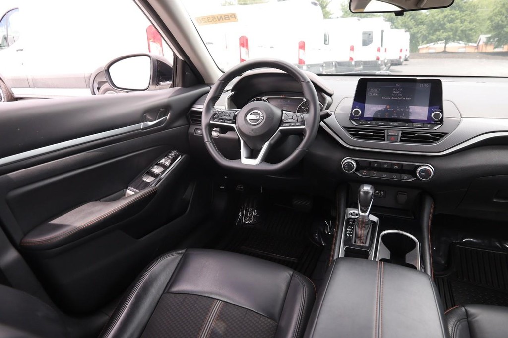 Nissan Altima Vehicle Image 20