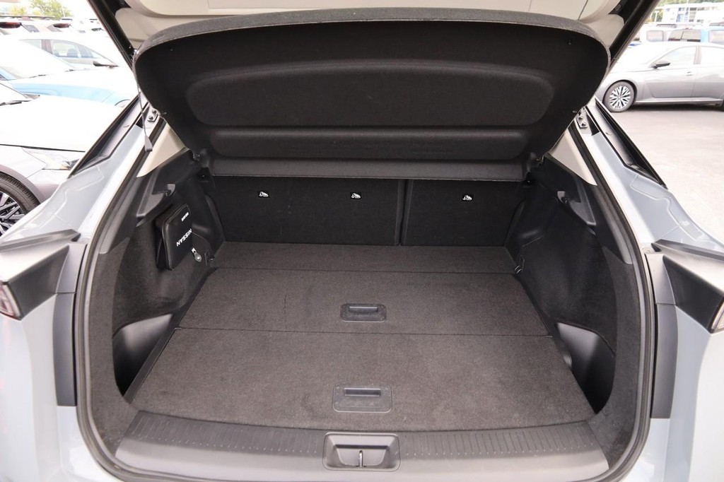 Nissan ARIYA Vehicle Full-screen Gallery Image 7