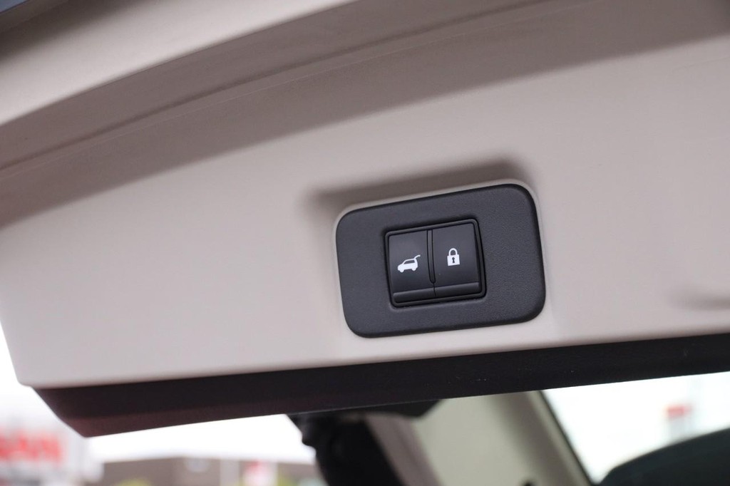 Nissan ARIYA Vehicle Full-screen Gallery Image 8