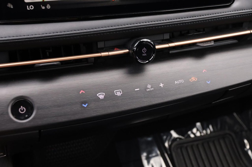 Nissan ARIYA Vehicle Full-screen Gallery Image 20