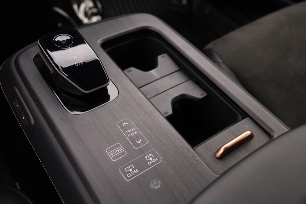 Nissan ARIYA Vehicle Full-screen Gallery Image 21