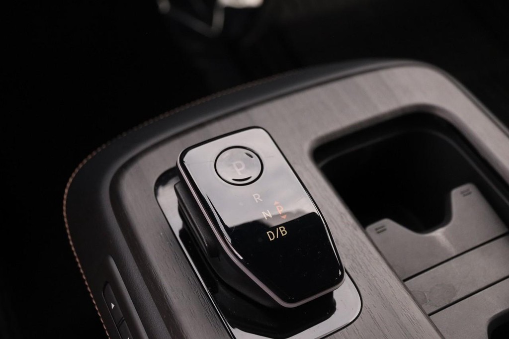 Nissan ARIYA Vehicle Full-screen Gallery Image 22