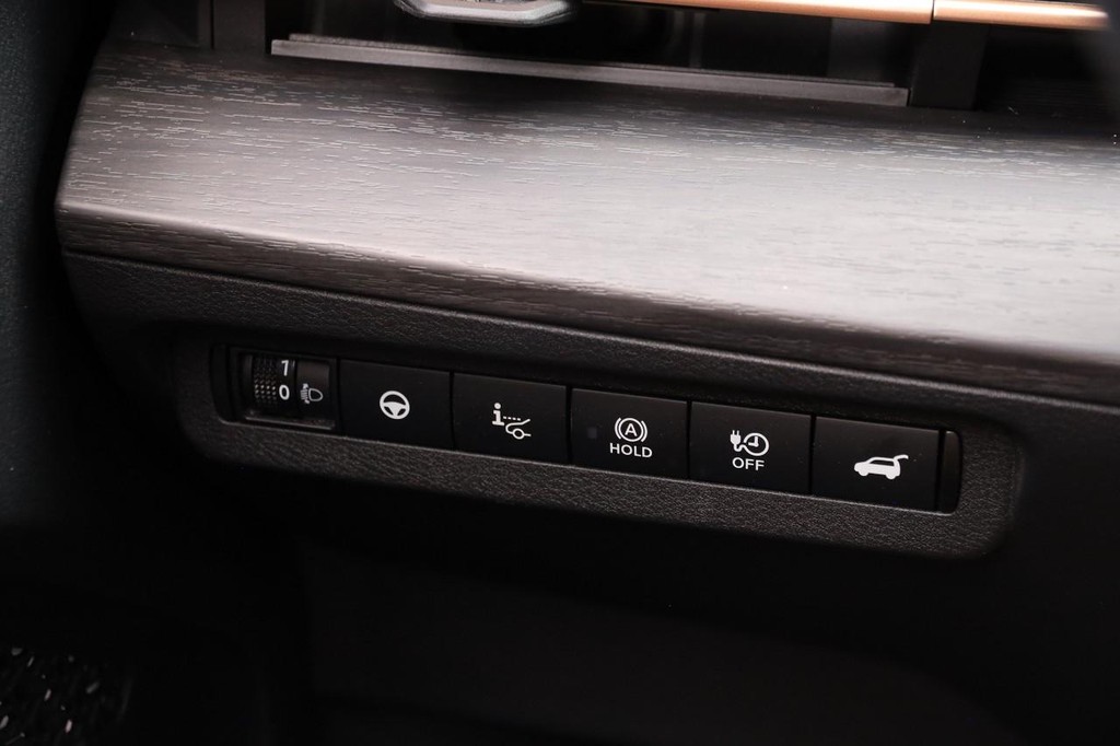 Nissan ARIYA Vehicle Full-screen Gallery Image 23