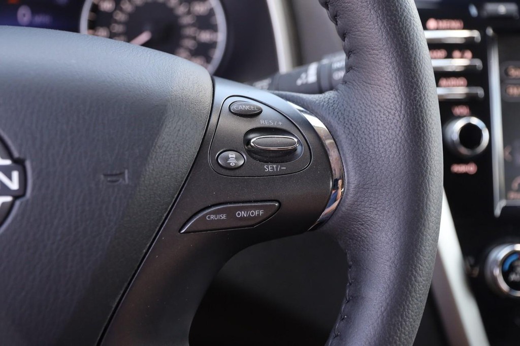 Nissan Murano Vehicle Image 14