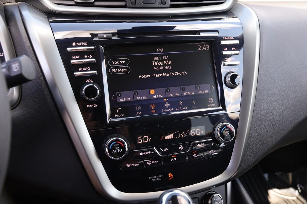 Nissan Murano Vehicle Image 17