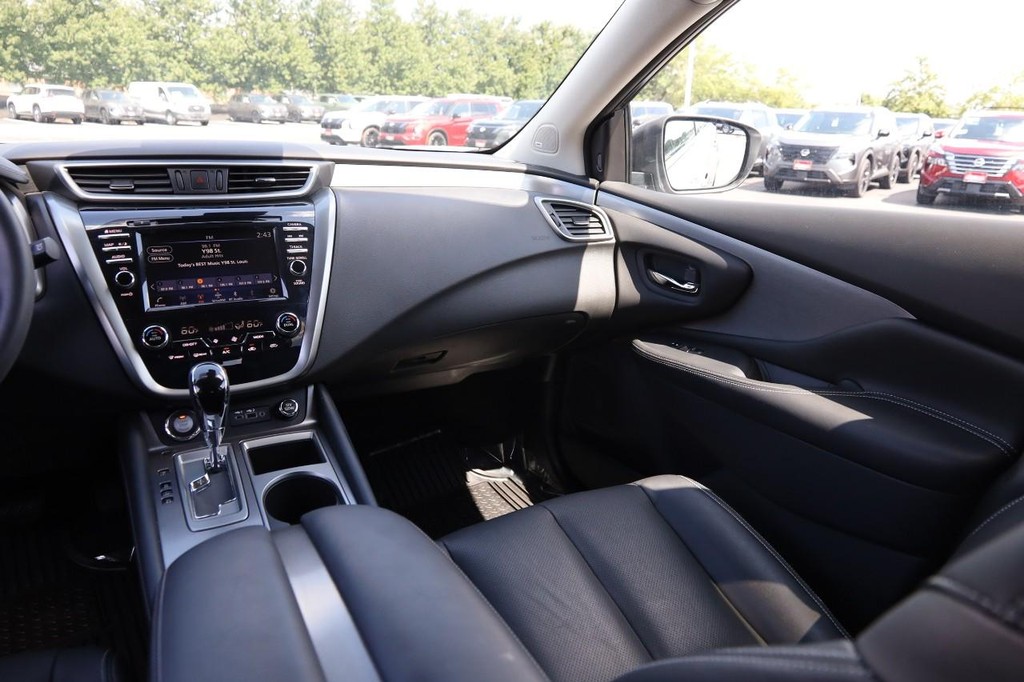 Nissan Murano Vehicle Image 28