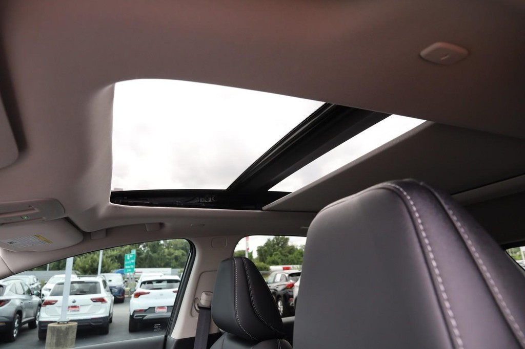 Nissan Murano Vehicle Full-screen Gallery Image 9