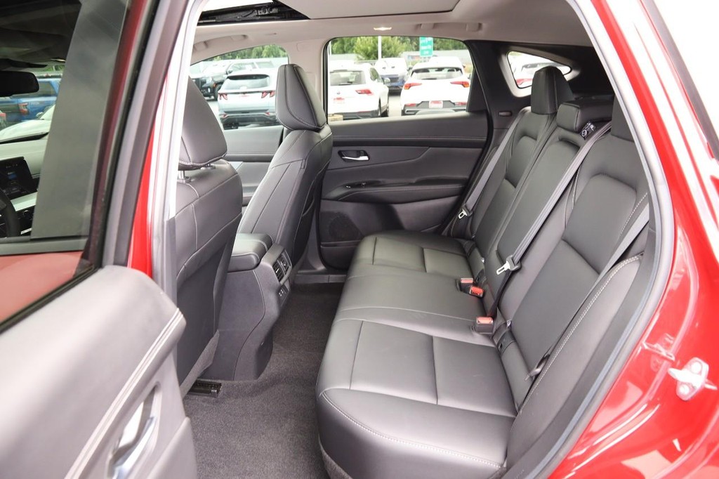 Nissan Murano Vehicle Full-screen Gallery Image 11