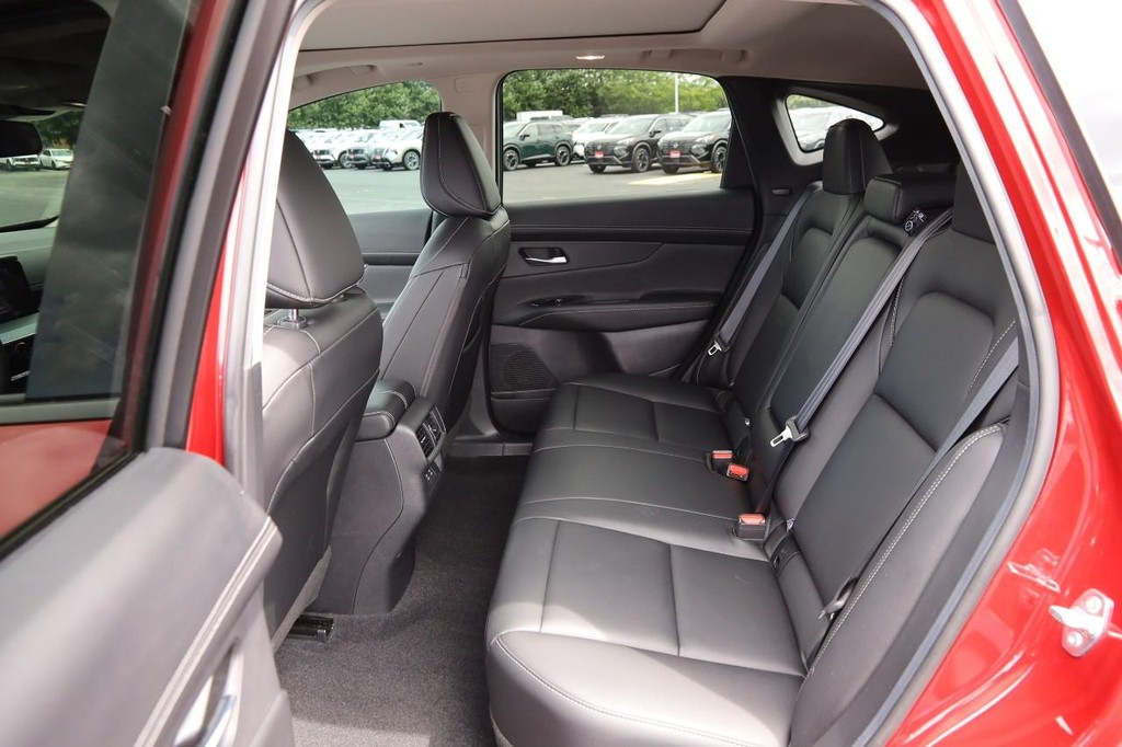 Nissan Murano Vehicle Full-screen Gallery Image 13