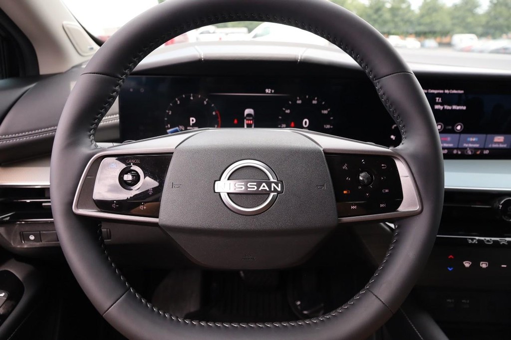 Nissan Murano Vehicle Full-screen Gallery Image 14