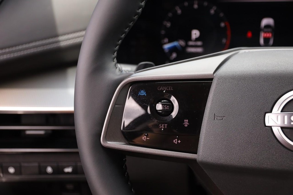 Nissan Murano Vehicle Full-screen Gallery Image 15
