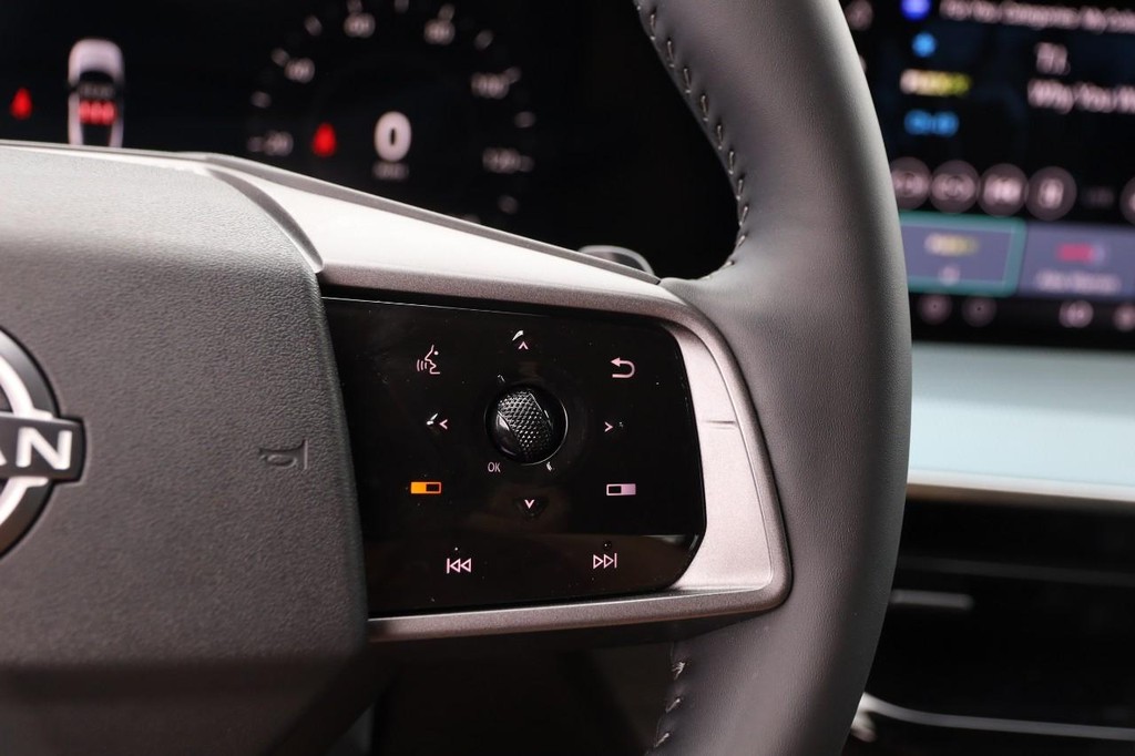Nissan Murano Vehicle Full-screen Gallery Image 16