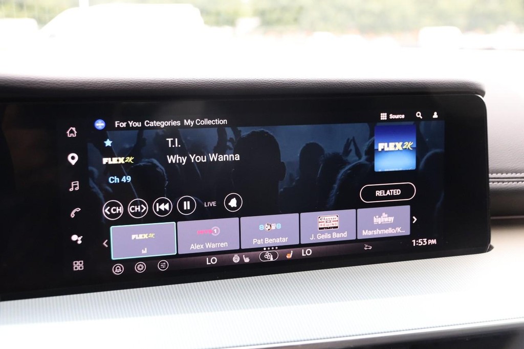 Nissan Murano Vehicle Full-screen Gallery Image 19