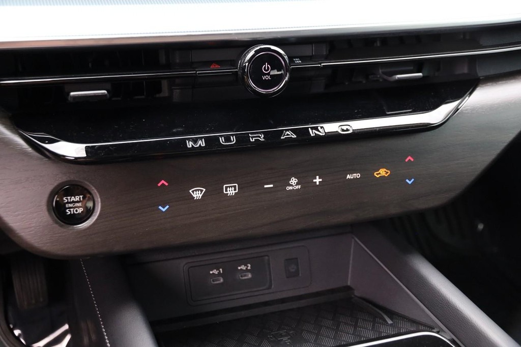 Nissan Murano Vehicle Full-screen Gallery Image 21