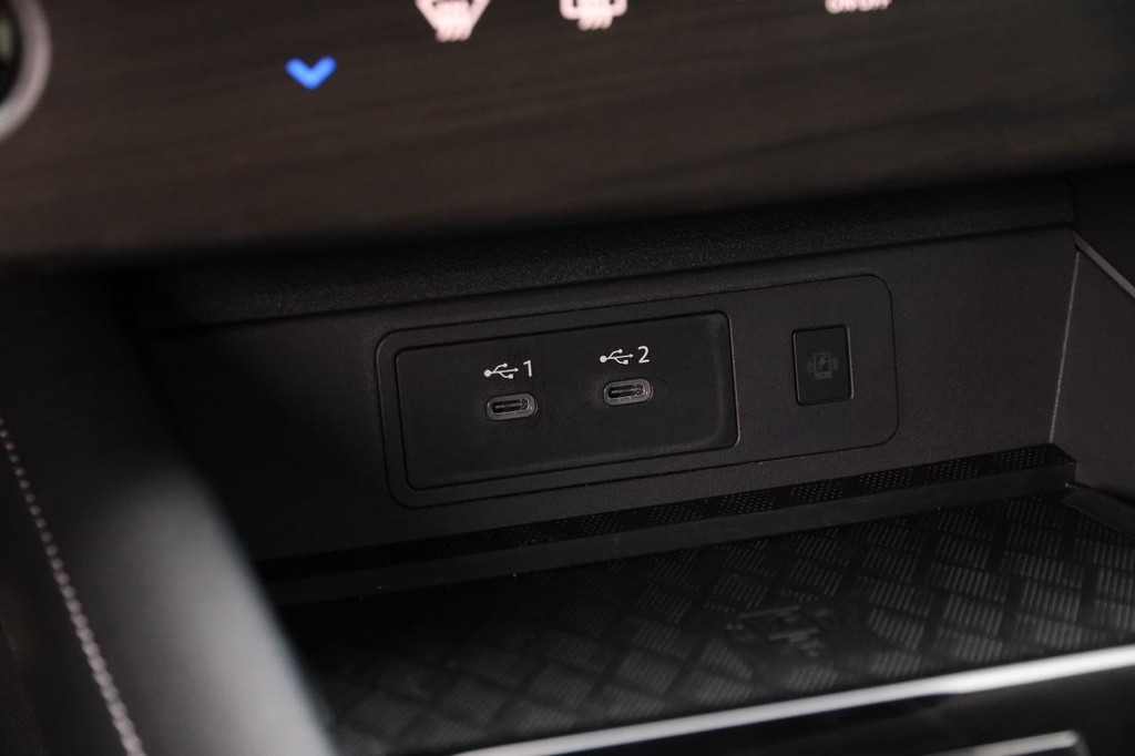 Nissan Murano Vehicle Full-screen Gallery Image 22
