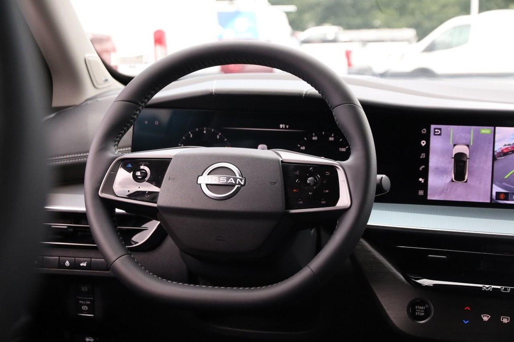 Nissan Murano Vehicle Full-screen Gallery Image 28
