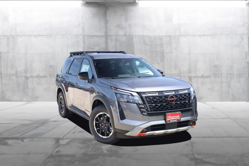 Nissan Pathfinder Vehicle Full-screen Gallery Image 2
