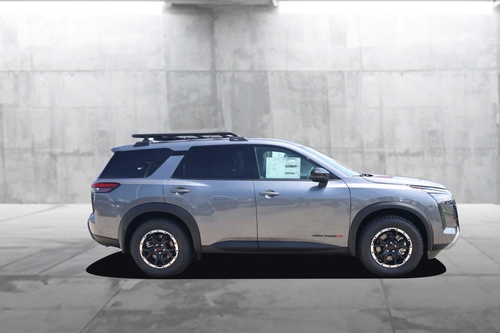 Nissan Pathfinder Vehicle Full-screen Gallery Image 5