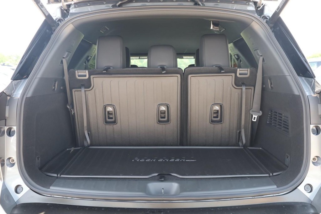 Nissan Pathfinder Vehicle Full-screen Gallery Image 7