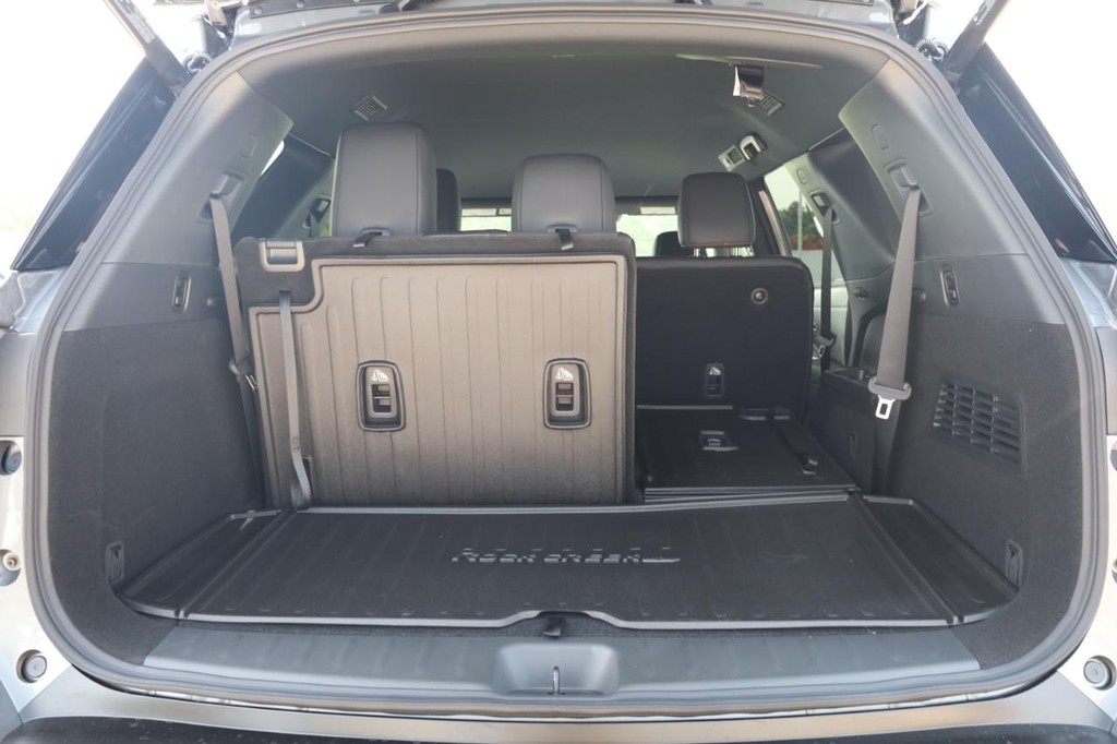 Nissan Pathfinder Vehicle Full-screen Gallery Image 8