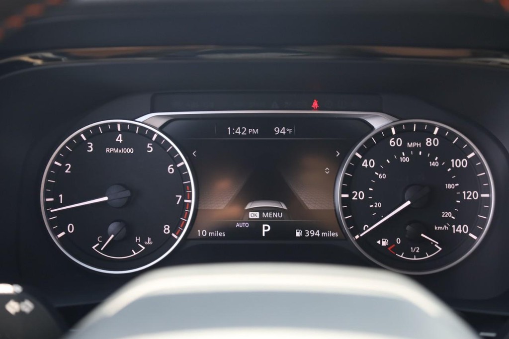 Nissan Pathfinder Vehicle Full-screen Gallery Image 12