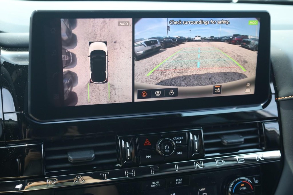 Nissan Pathfinder Vehicle Full-screen Gallery Image 14