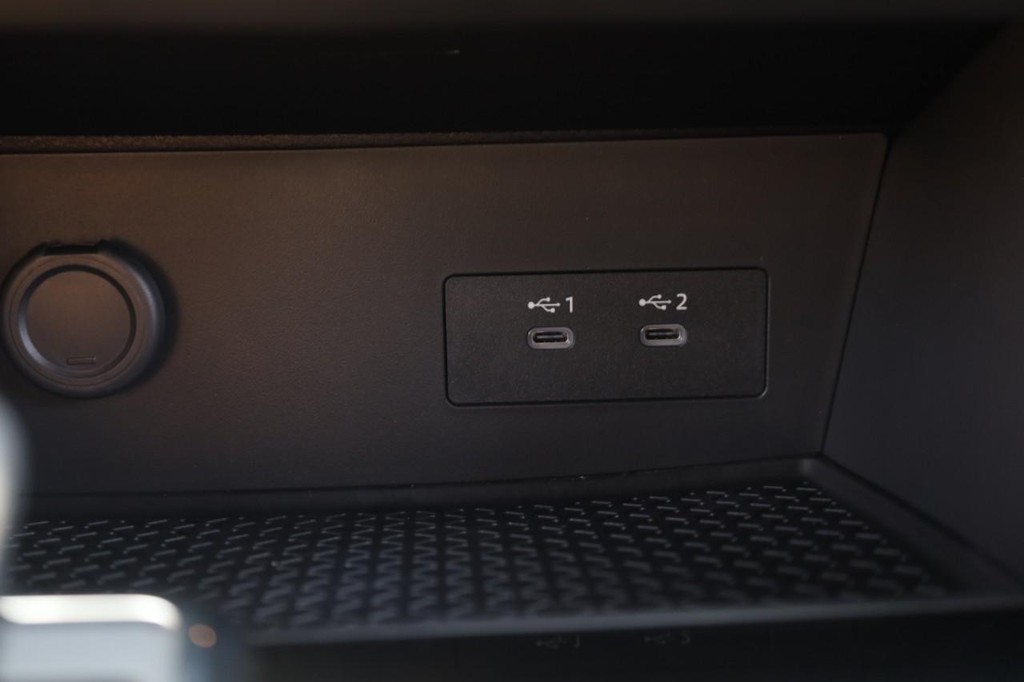 Nissan Pathfinder Vehicle Full-screen Gallery Image 16