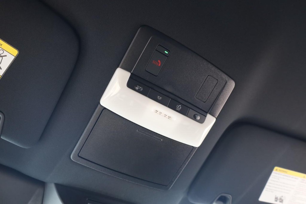 Nissan Pathfinder Vehicle Full-screen Gallery Image 18