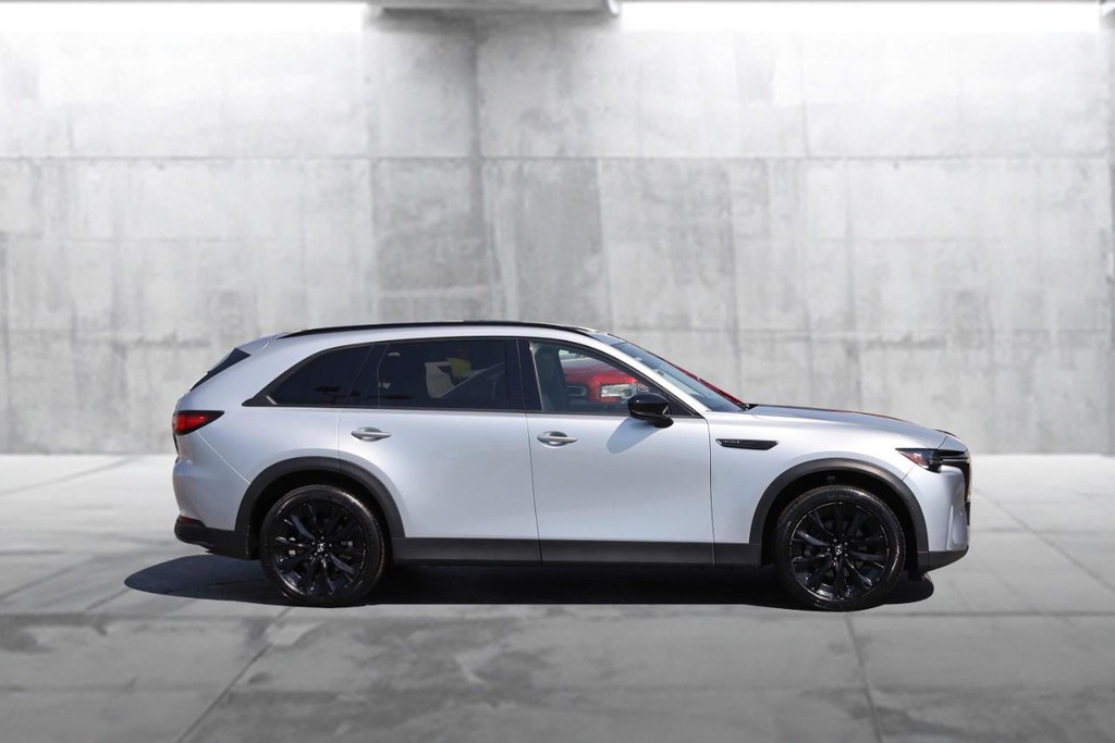 Mazda CX-90 Vehicle Image 05