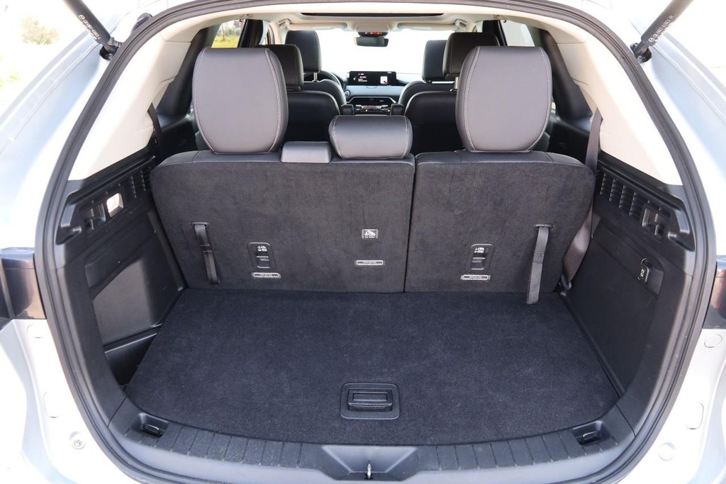 Mazda CX-90 Vehicle Image 10