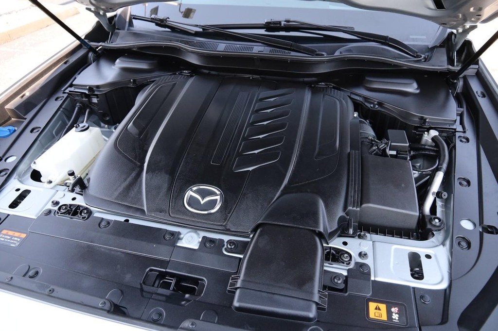 Mazda CX-90 Vehicle Image 32