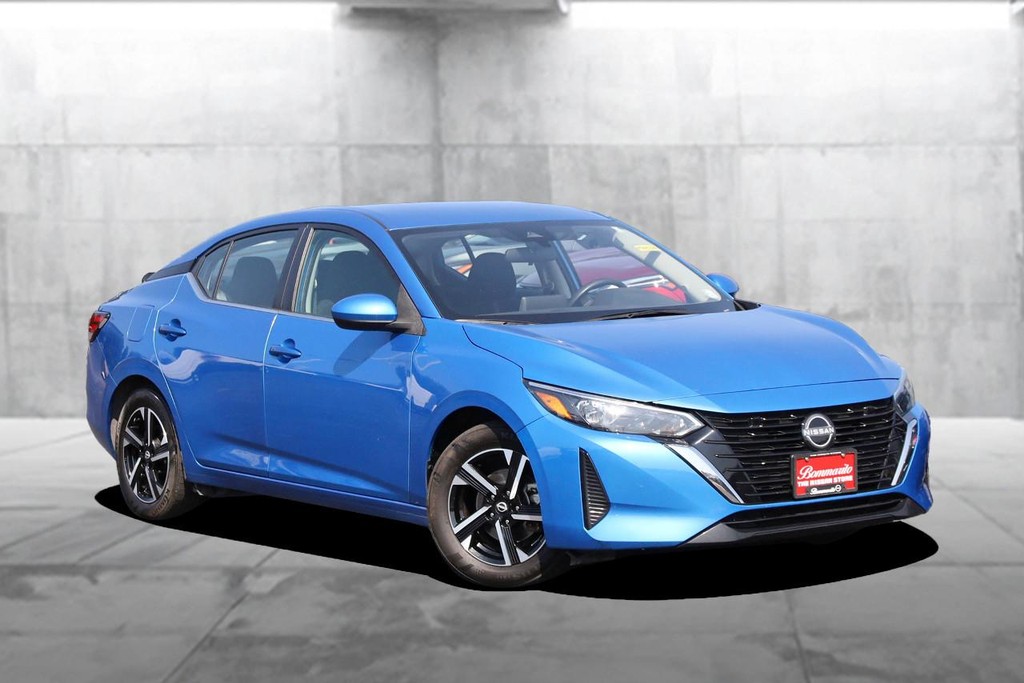 Nissan Sentra Vehicle Full-screen Gallery Image 2