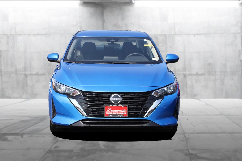 Nissan Sentra Vehicle Full-screen Gallery Image 4