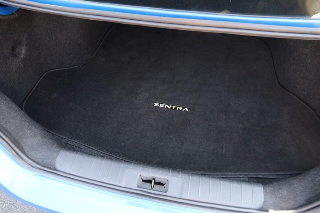 Nissan Sentra Vehicle Full-screen Gallery Image 7