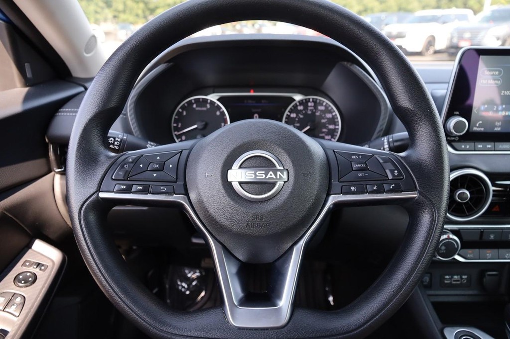 Nissan Sentra Vehicle Full-screen Gallery Image 10