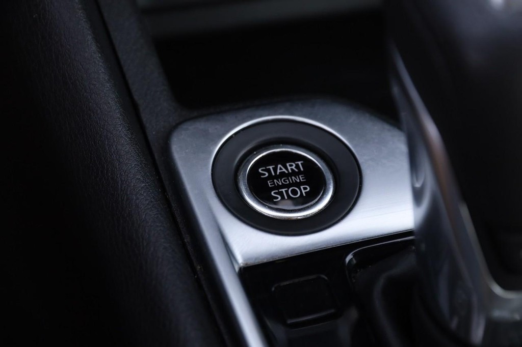 Nissan Sentra Vehicle Full-screen Gallery Image 14