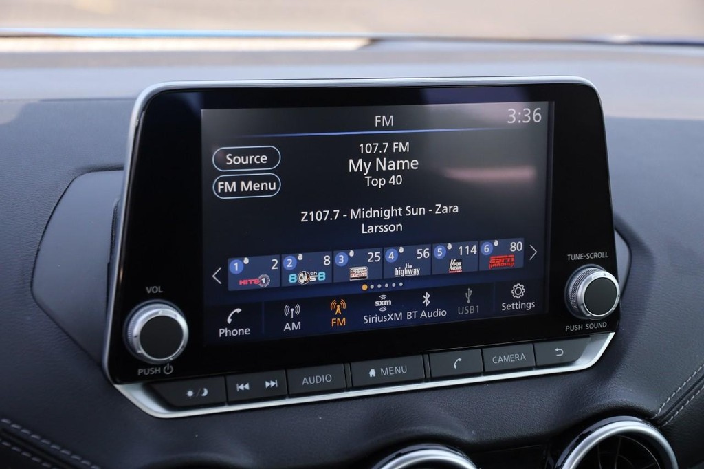 Nissan Sentra Vehicle Full-screen Gallery Image 16