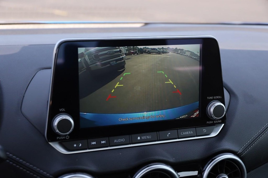 Nissan Sentra Vehicle Full-screen Gallery Image 17