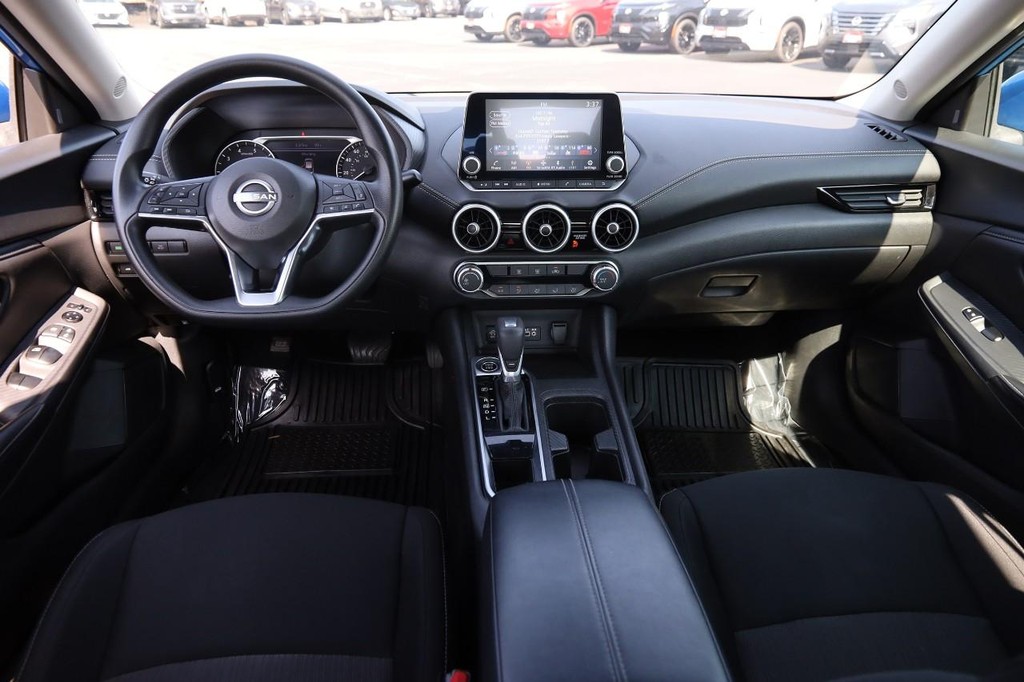 Nissan Sentra Vehicle Full-screen Gallery Image 21