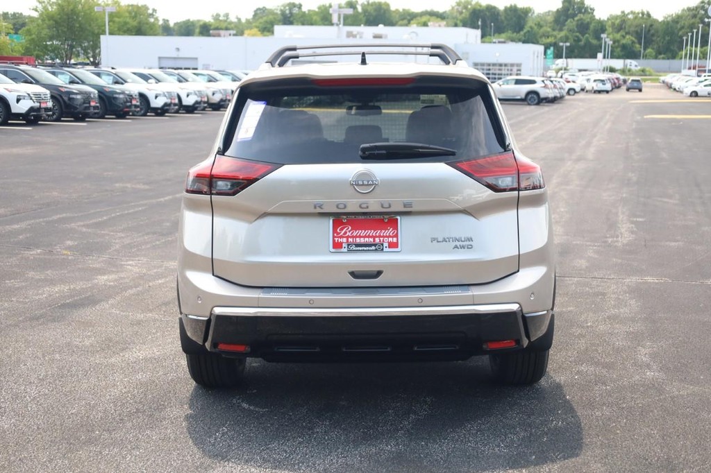 Nissan Rogue Vehicle Full-screen Gallery Image 5