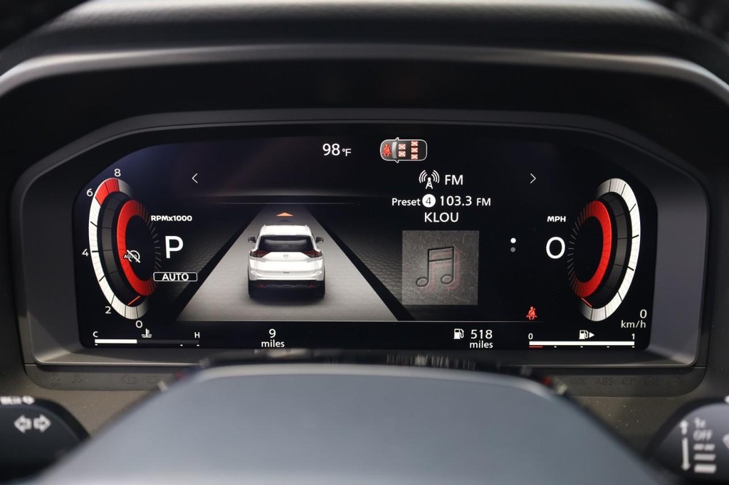 Nissan Rogue Vehicle Full-screen Gallery Image 9