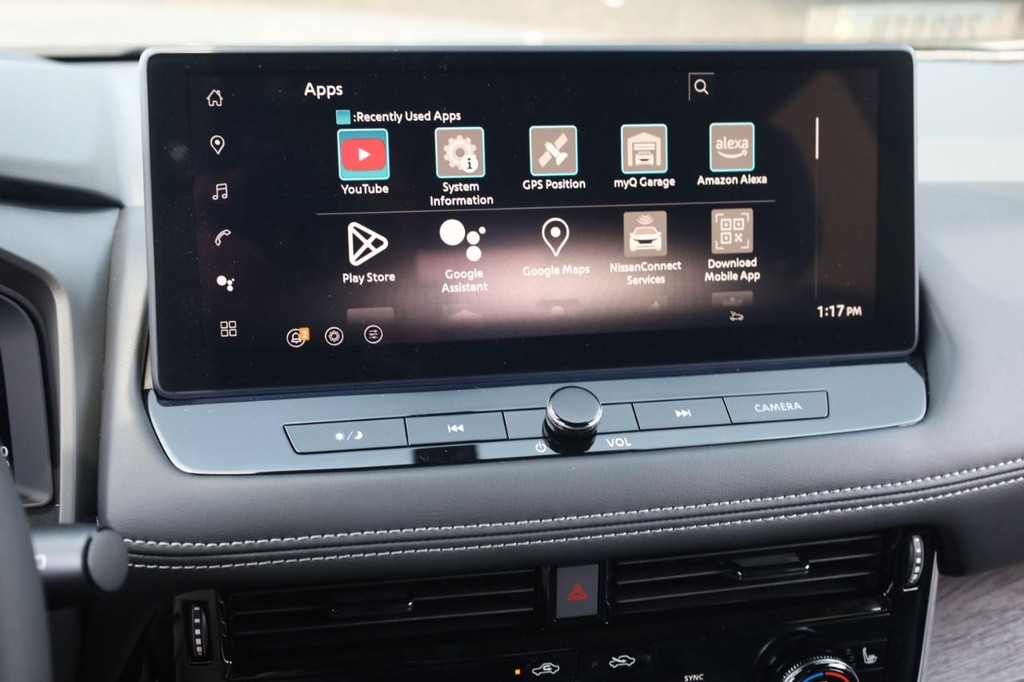 Nissan Rogue Vehicle Full-screen Gallery Image 10