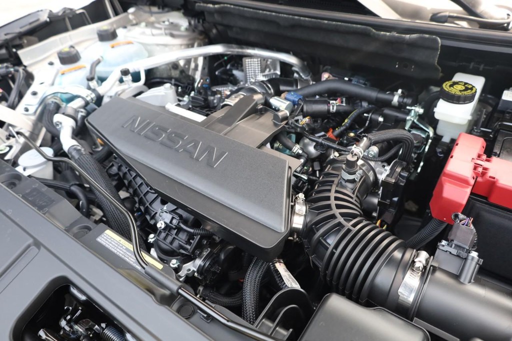 Nissan Rogue Vehicle Full-screen Gallery Image 24